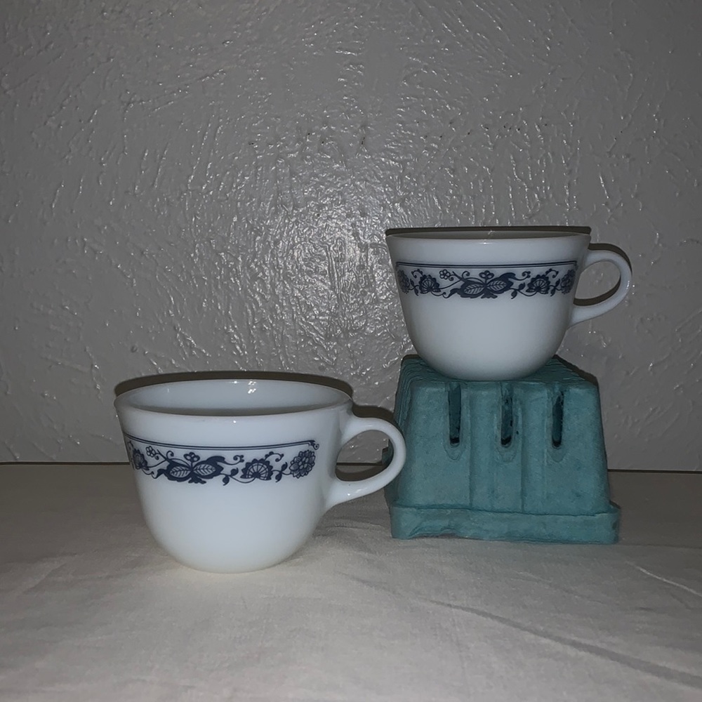 Pyrex Matching Pair Coffee/ Tea Cups Old Town Onion